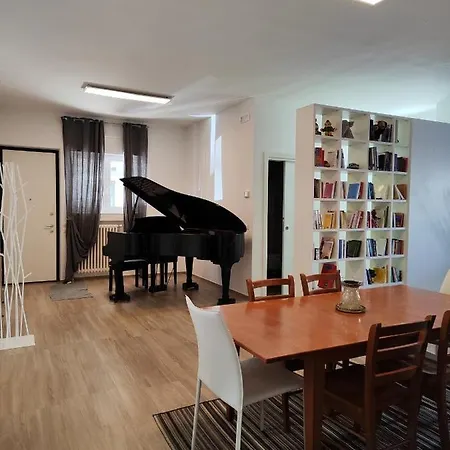 Iris Casa *